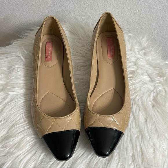 Women's Isaac Mizrahi Tan & Black Quilted Patent Leather Ballet Flats Si… - Picture 9 of 10